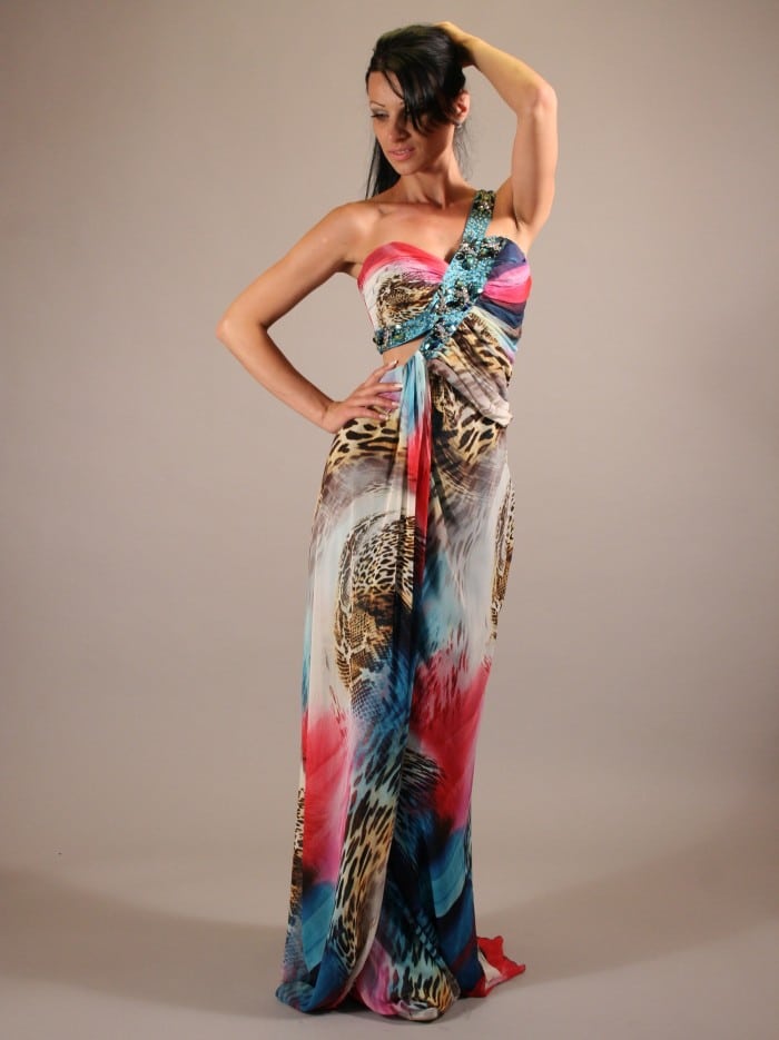 Дълга рокля за бал с животински принт и едно рамо, идеална за абитуриентски бал, от Сватбен център myWEDDING.