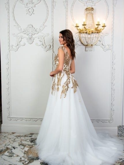Сватбена рокля с декорация Hadassa