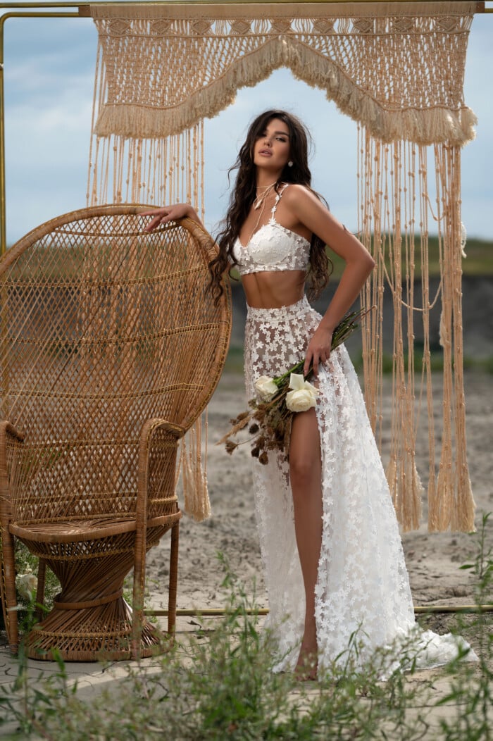 Секси булчинска рокля Кристина 1 с бохо стил и детайли за плажна сватба