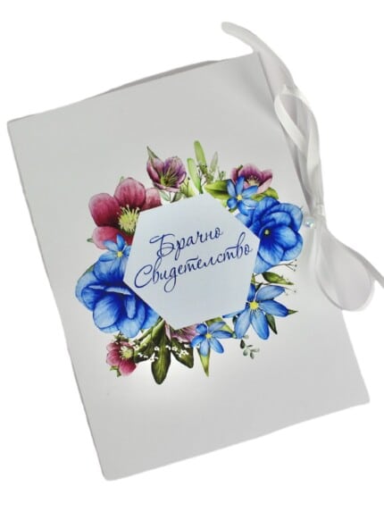 Луксозна папка за сватбено свидетелство украсена с рози - запазете спомените от вашия специален ден