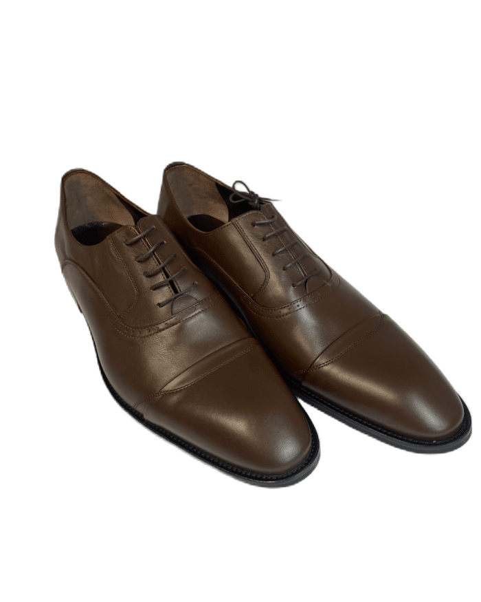 Големи номера мъжки обувки, елегантен кафяв цвят, идеални за уверен стил и размери 46-48.Големи номера мъжки обувки, елегантен кафяв цвят, идеални за уверен стил и размери 46-48.