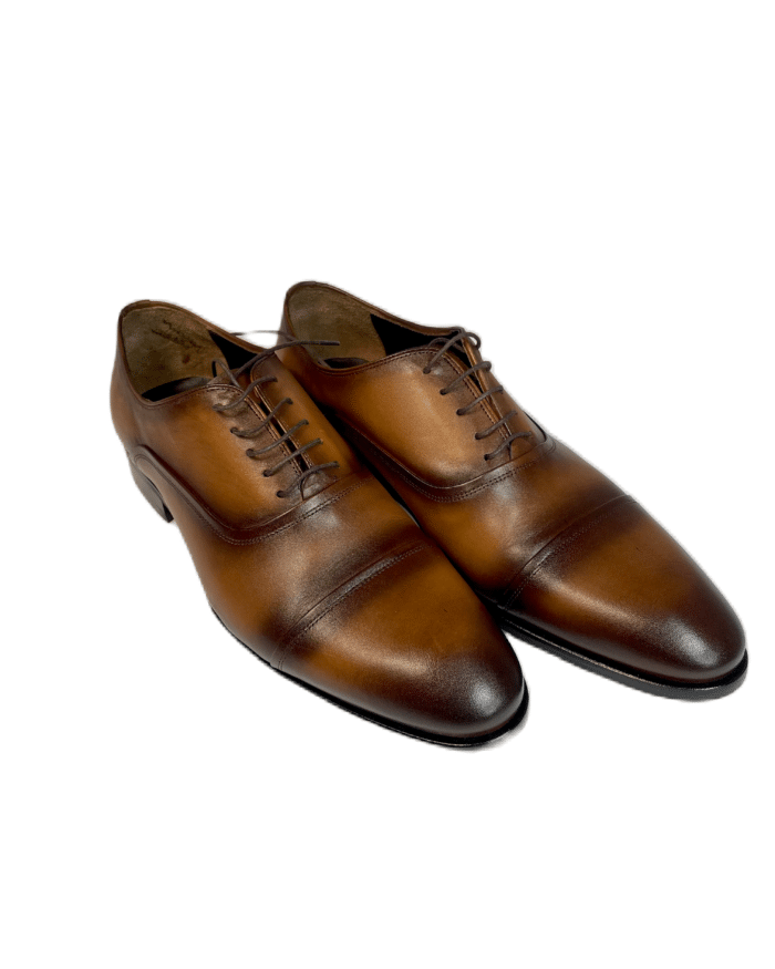Мъжки обувки големи номера - естествена кожа в изискан кафяв цвят, идеални за елегантни мъже с големи размери обувки.