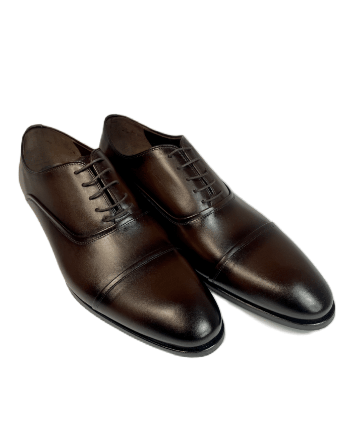 Мъжки обувки номер 46-48 в класически тъмнокафяв цвят цвят, идеални за стилни мъже с по-големи размери