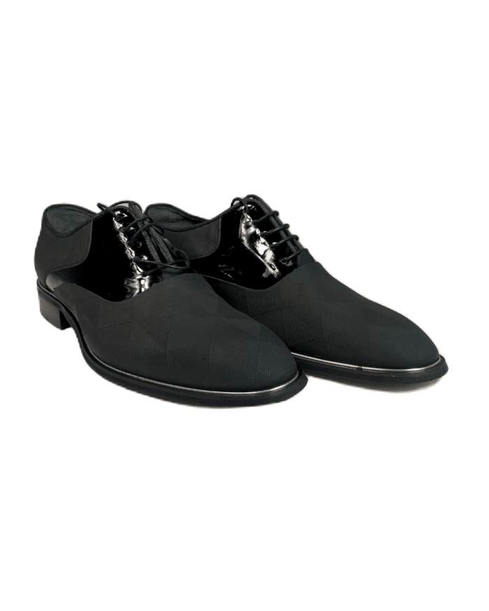 Епични мъжки обувки, черни от матирана кожа с детайли от лак, които комбинират модерен дизайн и функционалност за впечатляващ завършек на всеки аутфит