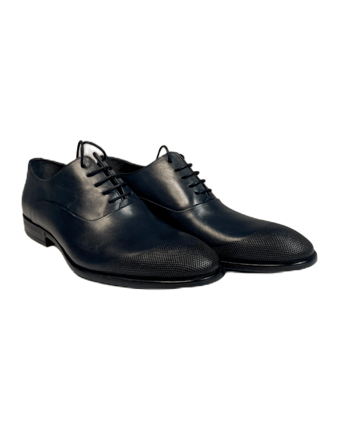 Страхотни стилни мъжки обувки в класически тъмносин цвят, идеални за всякакви поводи и стилове.