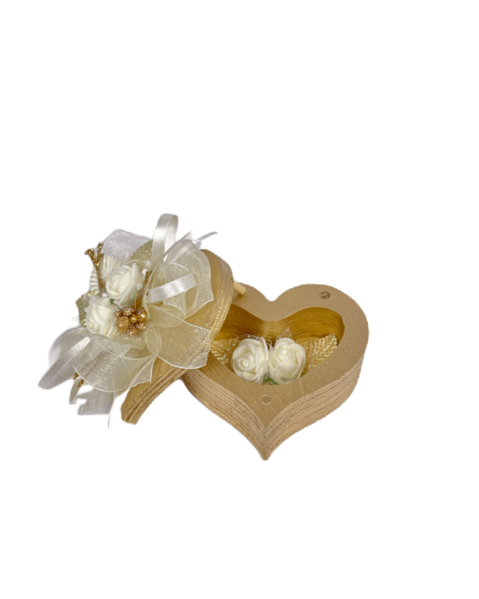 Ръчно изработена сватбена кутия за халки със златисти акценти и елегантни цветя