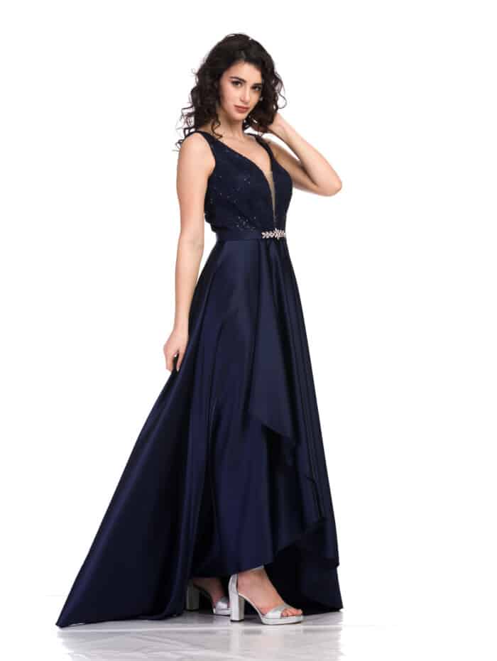 Елегантна тъмносиня официална рокля от сатен, предлагана в Сватбен център myWEDDING.